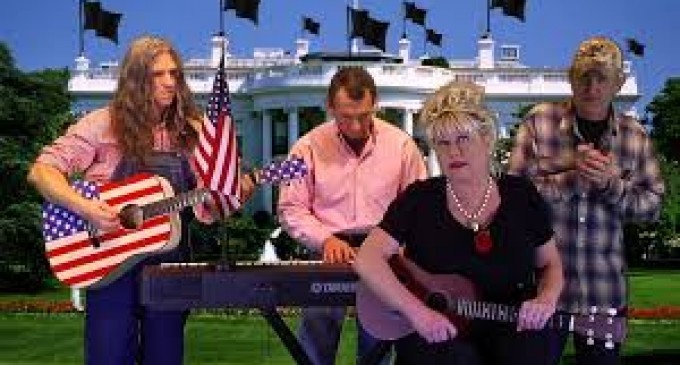 Saturday Night Live: “There’s a Muslim living in the White House”